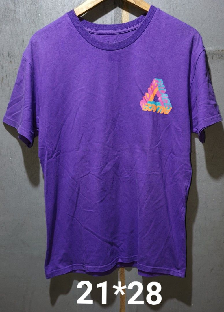 PALACE SKATEBOARDS T-SHIRT (Category: Tshirts & Polo Shirts ) located in Makati City. Submitted by updownthrift (Listing ID 1471300656, Image 1). Description: NO ISSUE.
