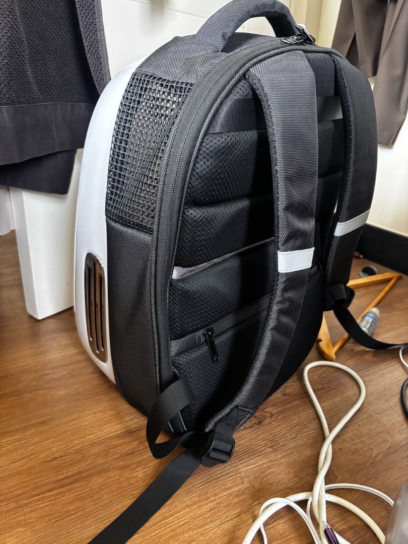Petkit Bag - Pet Carrier (Category: Homes & Other Pet Accessories) located in Mandaluyong City. Submitted by marcker (Listing ID 1471342684, Image 3). Description: - Brand: Petkit Carrier - Color: White with stylish chrome-accented front air vent grill - Condition: Fully working order, scratches -nego.