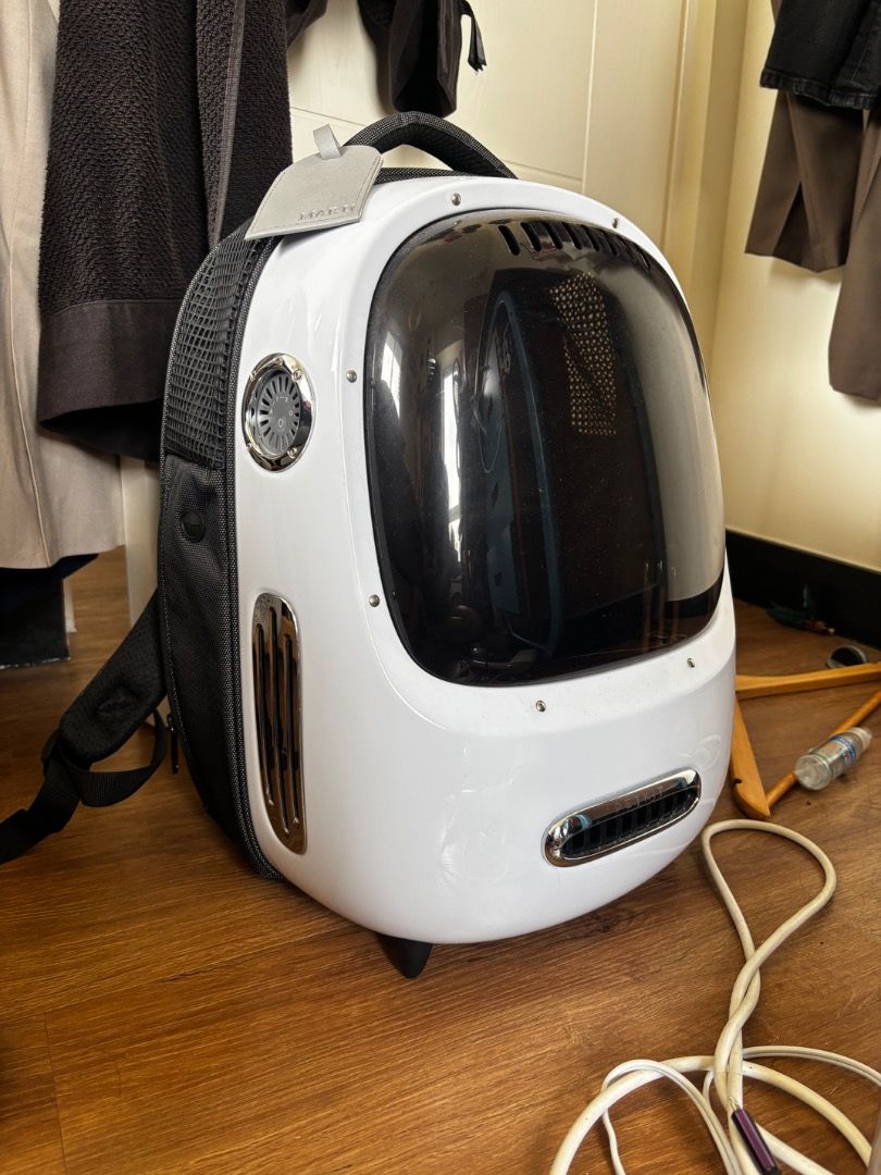 Petkit Bag - Pet Carrier (Category: Homes & Other Pet Accessories) located in Mandaluyong City. Submitted by marcker (Listing ID 1471342684, Image 1). Description: - Brand: Petkit Carrier - Color: White with stylish chrome-accented front air vent grill - Condition: Fully working order, scratches -nego.