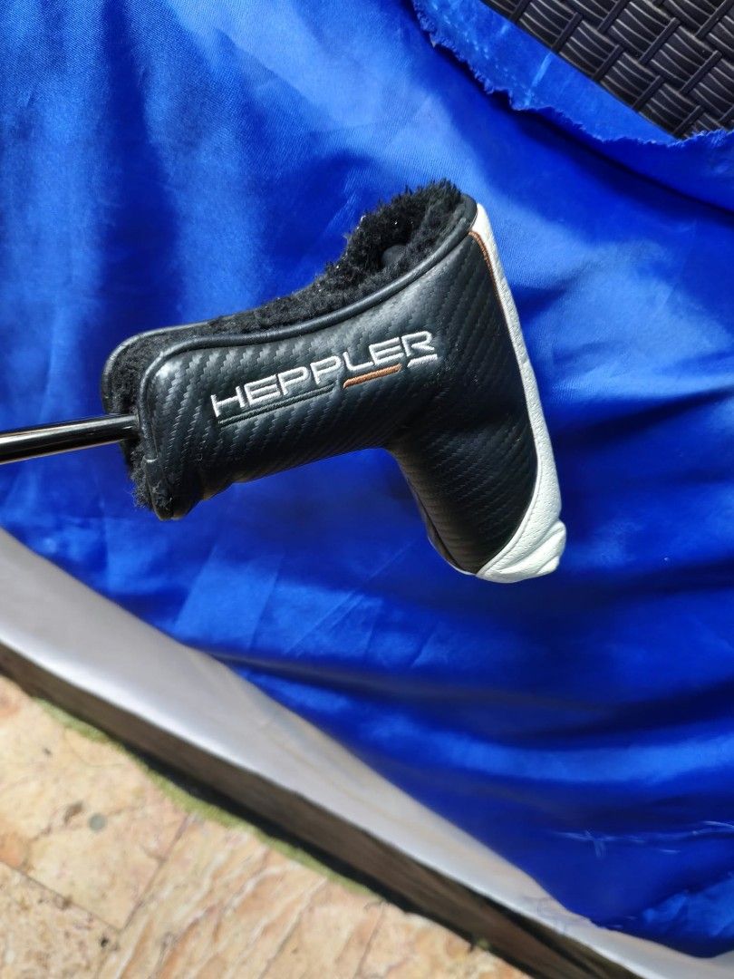 Ping Heppler blade type putter (Category: Golf) located in Manila. Submitted by yeonmei5614747 (Listing ID 1471301904, Image 2). Description: right handed club.
