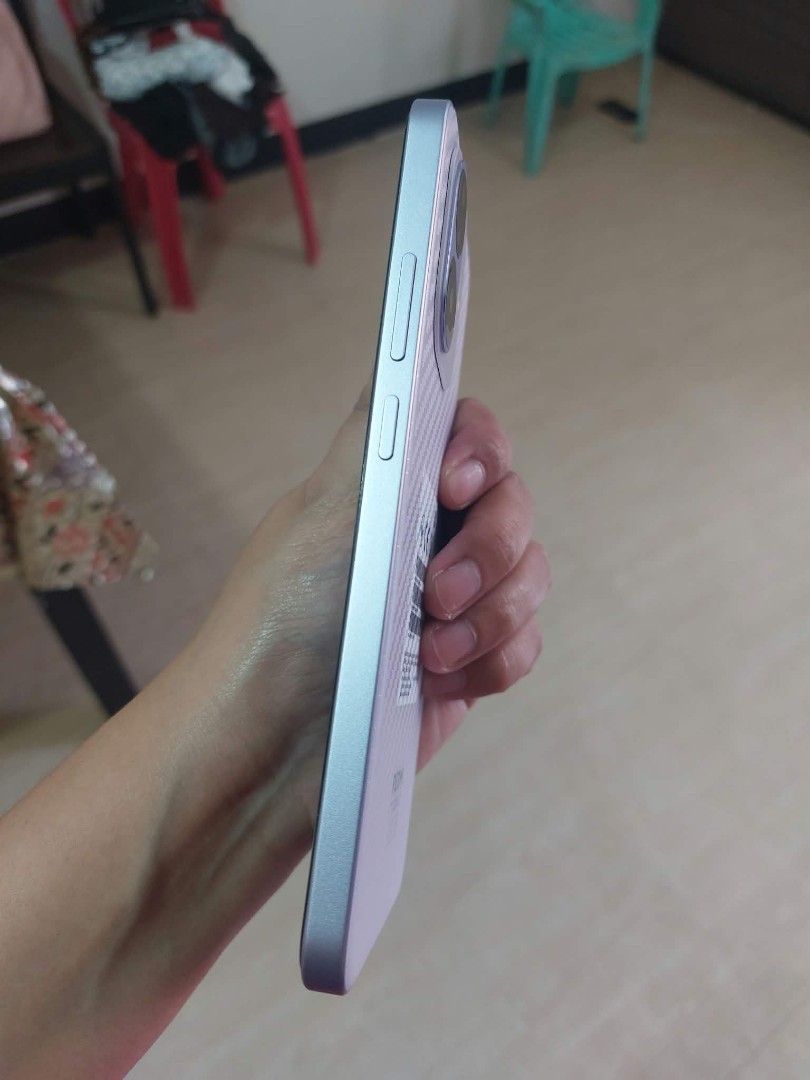 Redmi Note 17 5g (Category: Xiaomi) located in Malabon City. Submitted by iamehlie (Listing ID 1471337061, Image 2). Description: - Model: Redmi Note 17 5G - Storage Capacity: 128GB - Color/Design: Stylish textured light purple/pinkish finish - Condition: Excellent, well-maintained - Inclusions: Original box, protective case, - Meetup Locations: SM Marilao.