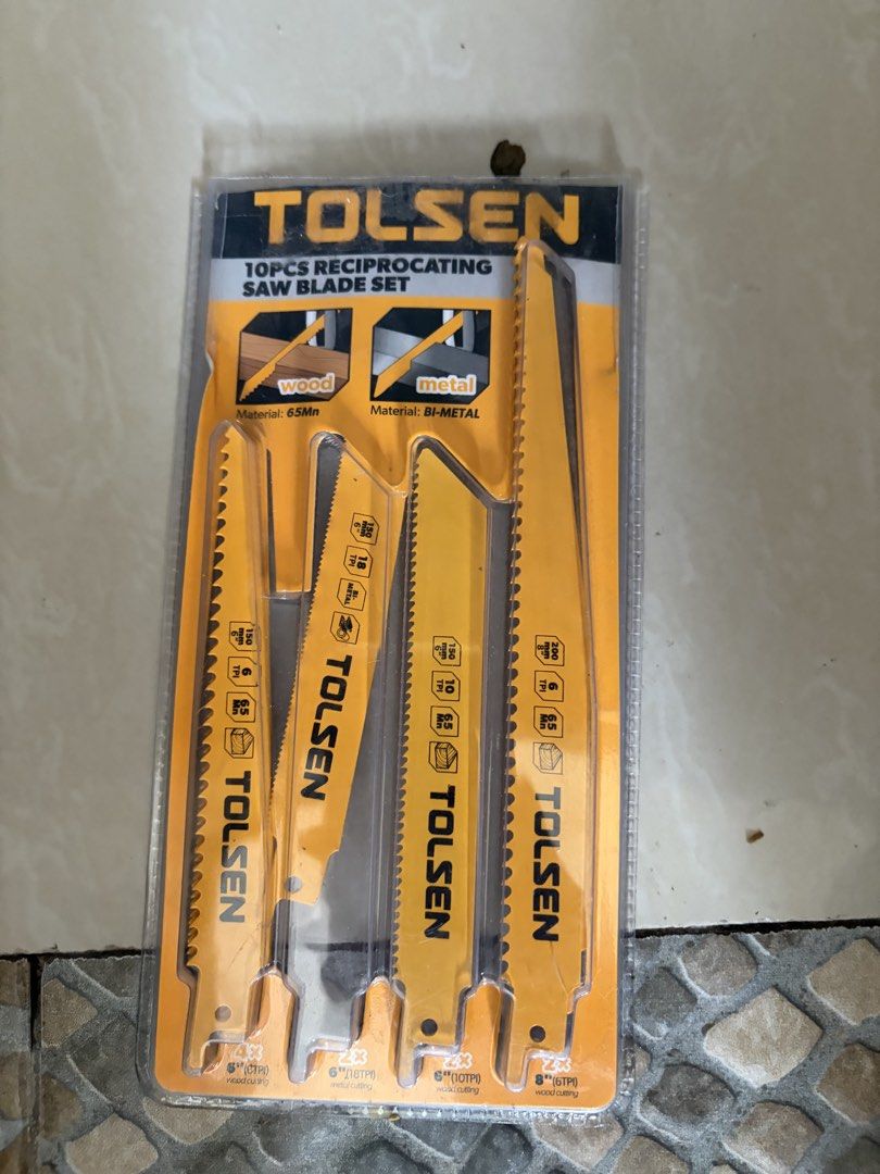Tolsen Tools (Category: Construction Tools & Equipment) located in Quezon City. Submitted by vjas11111 (Listing ID 1471316708, Image 3). Description: Jigsaw - bought for 2.7k bigay nalang ng 2.5k with free saw blades used only once 5pc wire brush set - bought for 280 bigay nalang 250 (unused and unopened) Negotiable if take all.