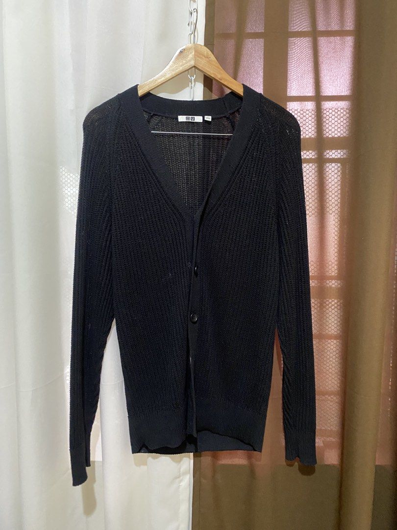 Uniqlo Cardigan (Category: Longsleeves) located in Calamba. Submitted by dreamela (Listing ID 1471339288, Image 1). Description: -no issues -complete buttons -crochet type -color rating 10/10 .