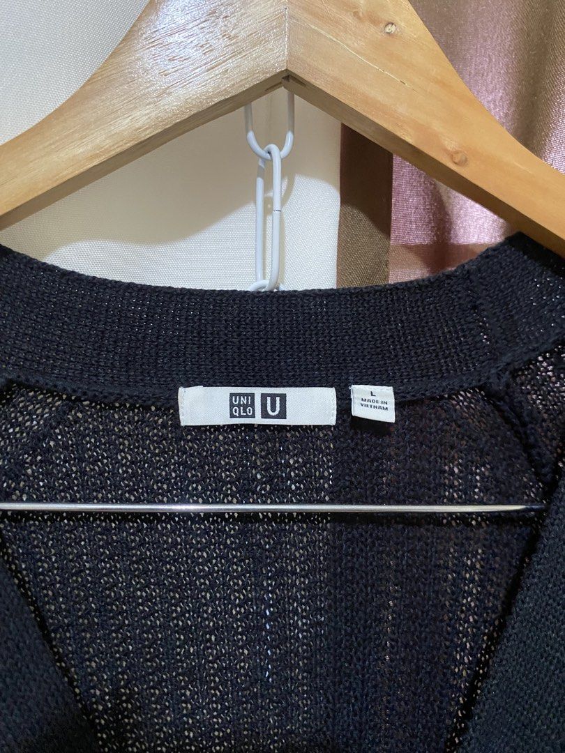 Uniqlo Cardigan (Category: Longsleeves) located in Calamba. Submitted by dreamela (Listing ID 1471339288, Image 2). Description: -no issues -complete buttons -crochet type -color rating 10/10 .