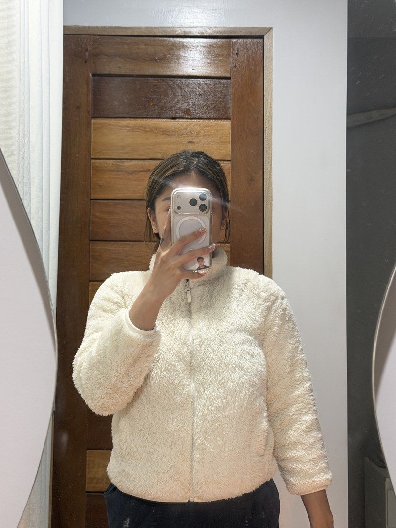 Uniqlo Fleece Full-Zip Jacket (Category: Coats, Jackets and Outerwear) located in Rizal. Submitted by milktoasttt (Listing ID 1471306423, Image 2). Description: - Brand: Uniqlo - Kids size: 140 (can fit petite adult) - Dimensions: Length 19.5, Width 16.5, Arm length 18 - Original got it from Japan - Brandnew.