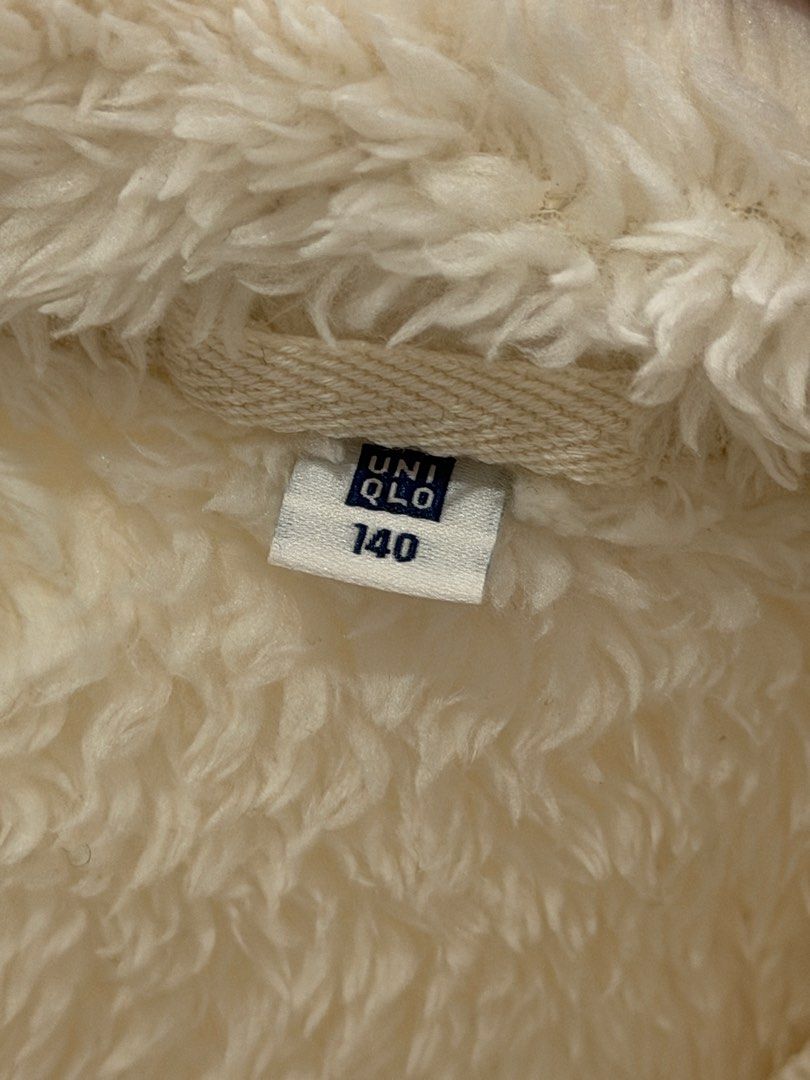 Uniqlo Fleece Full-Zip Jacket (Category: Coats, Jackets and Outerwear) located in Rizal. Submitted by milktoasttt (Listing ID 1471306423, Image 3). Description: - Brand: Uniqlo - Kids size: 140 (can fit petite adult) - Dimensions: Length 19.5, Width 16.5, Arm length 18 - Original got it from Japan - Brandnew.