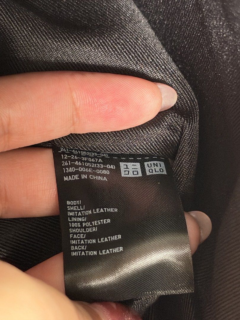 Uniqlo Shoulder Bag Leather Black (Category: Shoulder Bags) located in Rizal. Submitted by shop.preloved.ph (Listing ID 1471368199, Image 3). Description: - less than 5x nagamit - super bago pa po - no stain - no gasgas Width: 24cm, Height: 21.5cm, Depth: 9.5cm, Handle Length: 55cm～87cm.