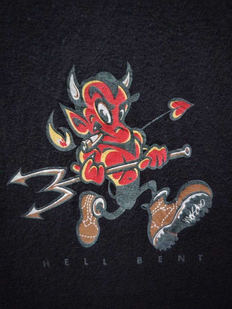 Vintage 1990s Mossimo Limited Edition Devil Skate Tee Single Stitch (Category: Tshirts & Polo Shirts ) located in Palo. Submitted by ubnathrifteez (Listing ID 1471242465, Image 3). Description: DIMES ; L28W20 CONDITION ; LIKE NEW COLOR RATE ; 10/10 ISSUE ; NONE.