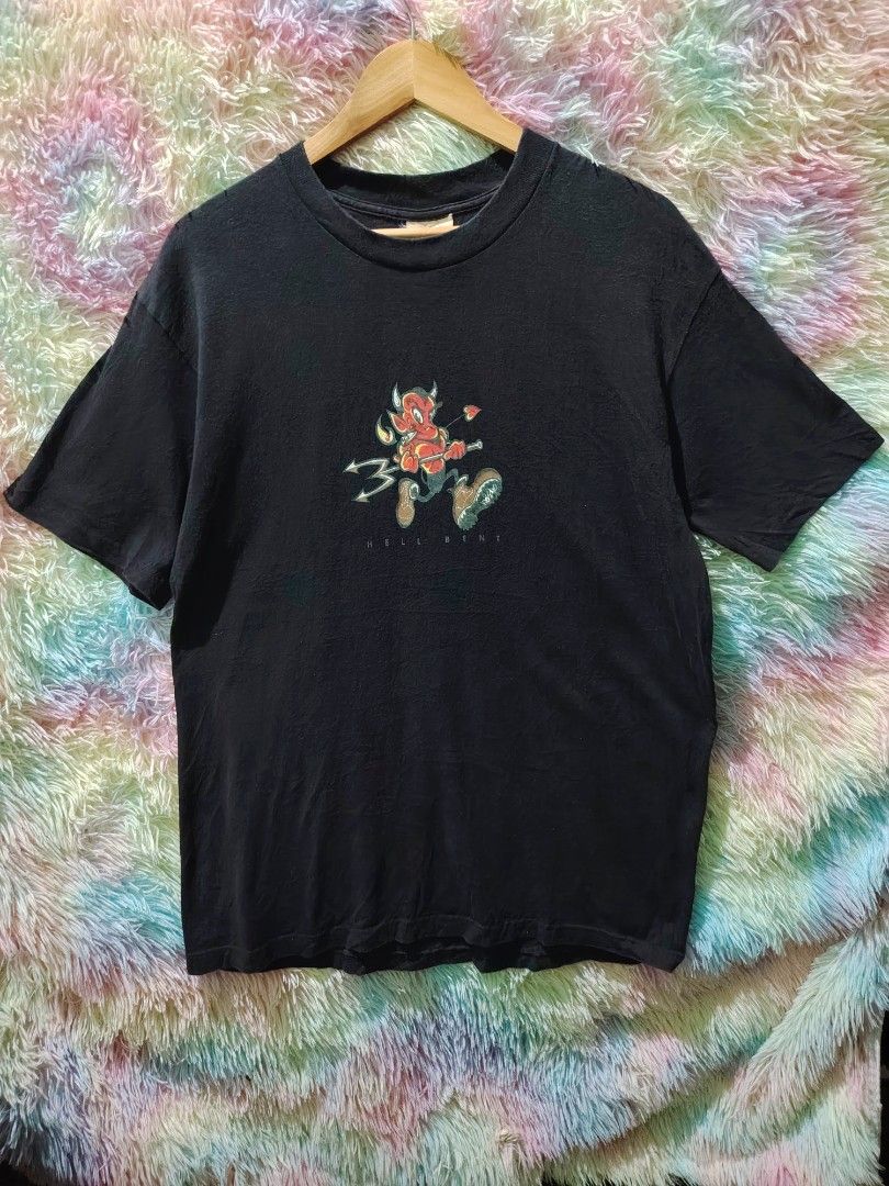 Vintage 1990s Mossimo Limited Edition Devil Skate Tee Single Stitch (Category: Tshirts & Polo Shirts ) located in Palo. Submitted by ubnathrifteez (Listing ID 1471242465, Image 1). Description: DIMES ; L28W20 CONDITION ; LIKE NEW COLOR RATE ; 10/10 ISSUE ; NONE.