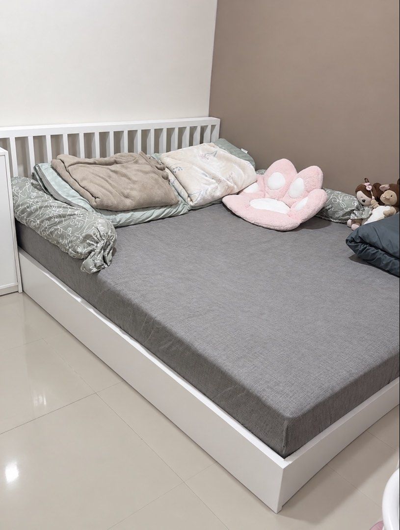 White Solid Wood Bed Frame (Category: Bed Frames & Mattresses) located in Manila. Submitted by mommyjosa (Listing ID 1471301807, Image 1). Description: - Color: White - Design: Modern with vertical slatted headboard - Condition: Sturdy build, minimal wear - Compatibility: Fits standard mattress sizes (mattress and bedding not included) - Frame: Solid base with low-profile side rails .