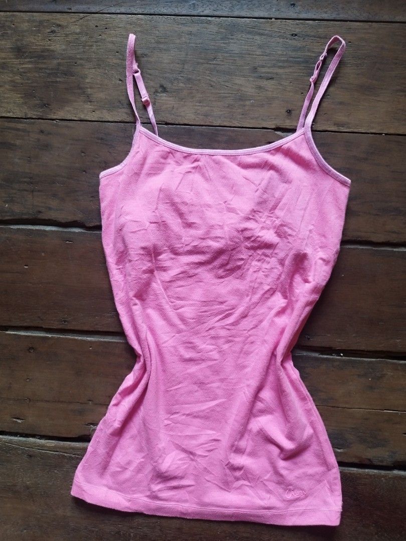Y2k aeropostale cami top (Category: Sleeveless) located in Lingayen. Submitted by chic_00 (Listing ID 1471313786, Image 1). Description: aeropostale cami top with small embroidered logo on bottom size:small issue:minimal lints(removable).