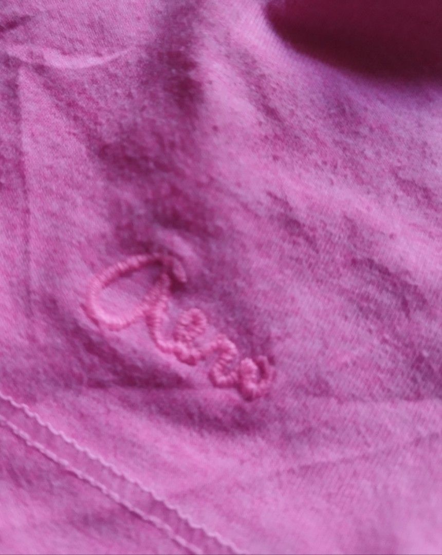 Y2k aeropostale cami top (Category: Sleeveless) located in Lingayen. Submitted by chic_00 (Listing ID 1471313786, Image 3). Description: aeropostale cami top with small embroidered logo on bottom size:small issue:minimal lints(removable).