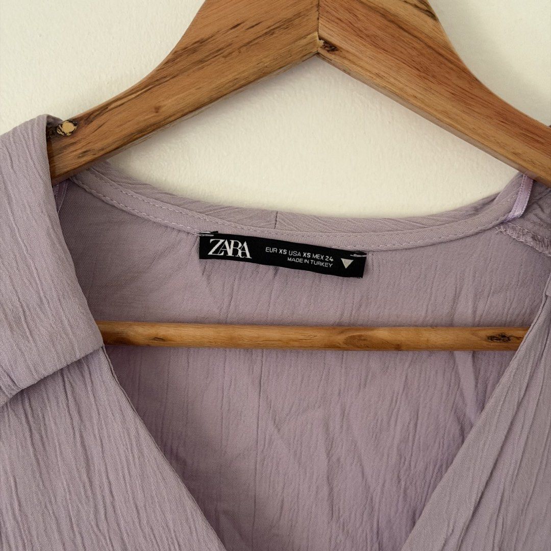 Zara Top, Lavender Tie-Front Crop Blouse (Category: Blouses) located in Paranaque City. Submitted by faveactivewear (Listing ID 1471320469, Image 2). Description: - Brand: Zara - Size: XS - Color: Pastel Lavender - Design: Collared neckline, front button closure, and self-tie knot at the hem Please check all photos before purchasing. Feel free to message me if you have any questions or need additional photos! 😊 📍 PICKUP LOCATION Parañaque City 