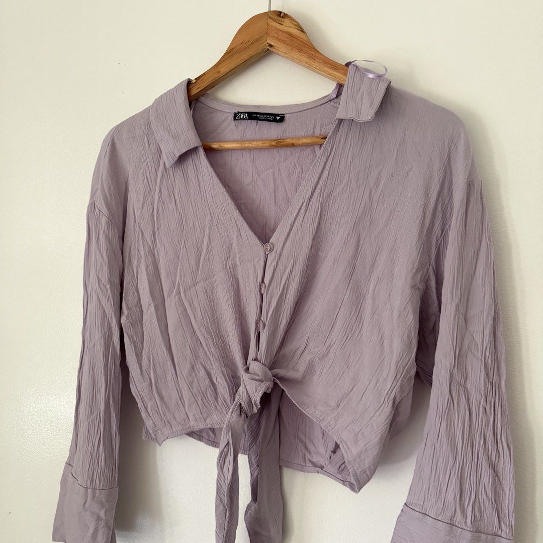 Zara Top, Lavender Tie-Front Crop Blouse (Category: Blouses) located in Paranaque City. Submitted by faveactivewear (Listing ID 1471320469, Image 3). Description: - Brand: Zara - Size: XS - Color: Pastel Lavender - Design: Collared neckline, front button closure, and self-tie knot at the hem Please check all photos before purchasing. Feel free to message me if you have any questions or need additional photos! 😊 📍 PICKUP LOCATION Parañaque City 