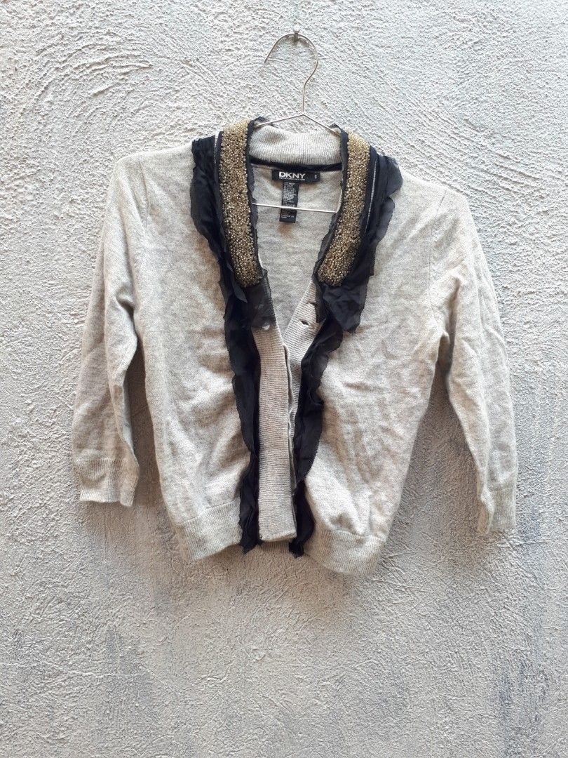 15x20 inches dkny sweater top (Category: Blouses) located in Quezon City. Submitted by secretluxuryshop (Listing ID 1465803532, Image 2). Description: .