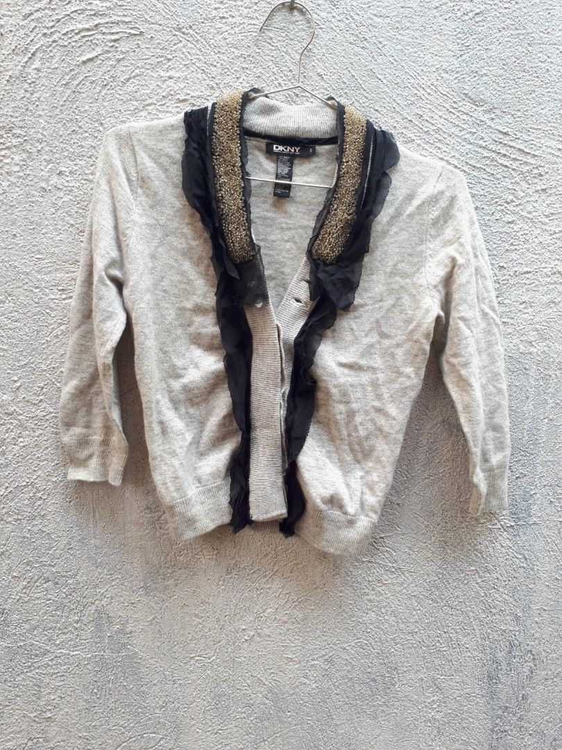 15x20 inches dkny sweater top (Category: Blouses) located in Quezon City. Submitted by secretluxuryshop (Listing ID 1465803532, Image 1). Description: .