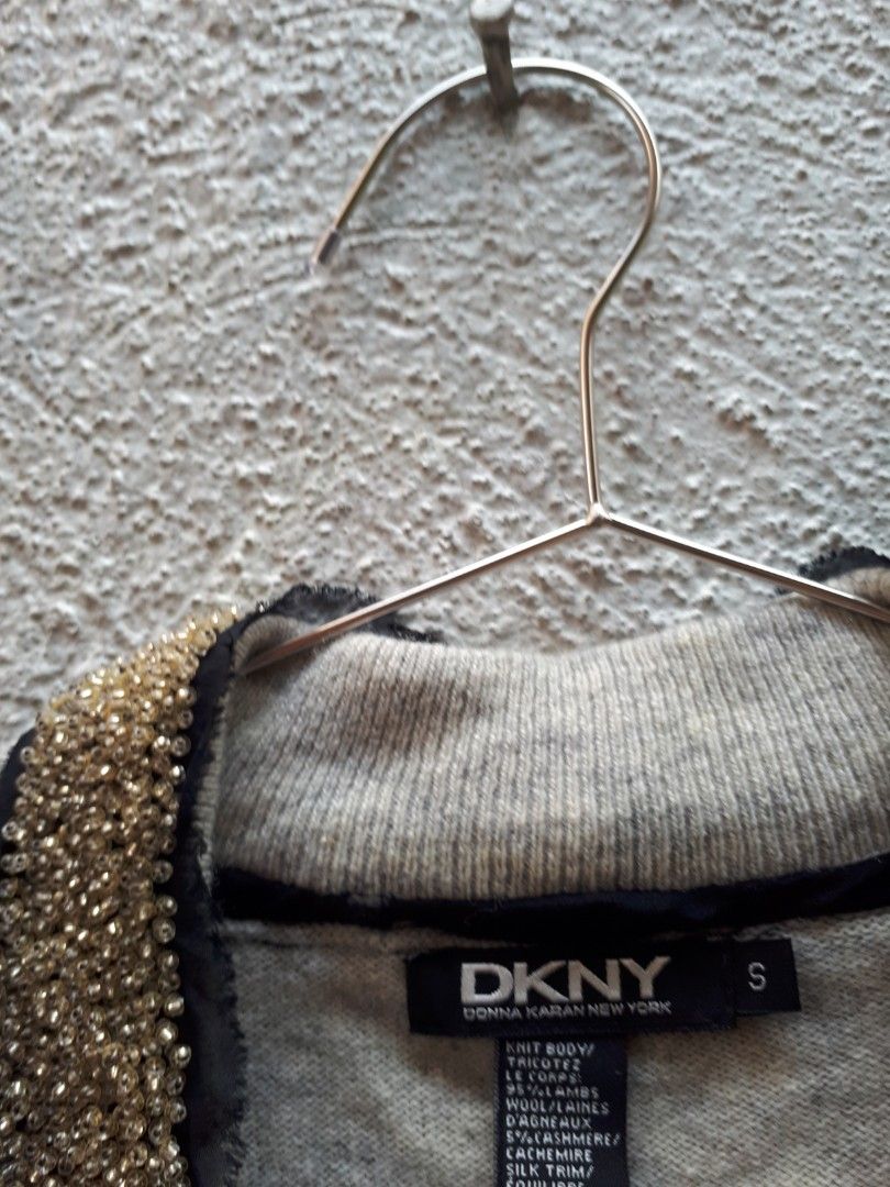 15x20 inches dkny sweater top (Category: Blouses) located in Quezon City. Submitted by secretluxuryshop (Listing ID 1465803532, Image 3). Description: .