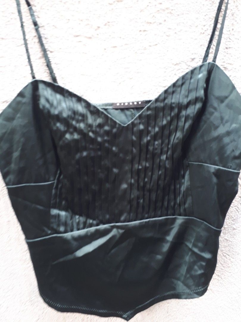 15x21 sisley spag strap top (Category: Sleeveless) located in Quezon City. Submitted by secretluxuryshop (Listing ID 1465792885, Image 2). Description: .