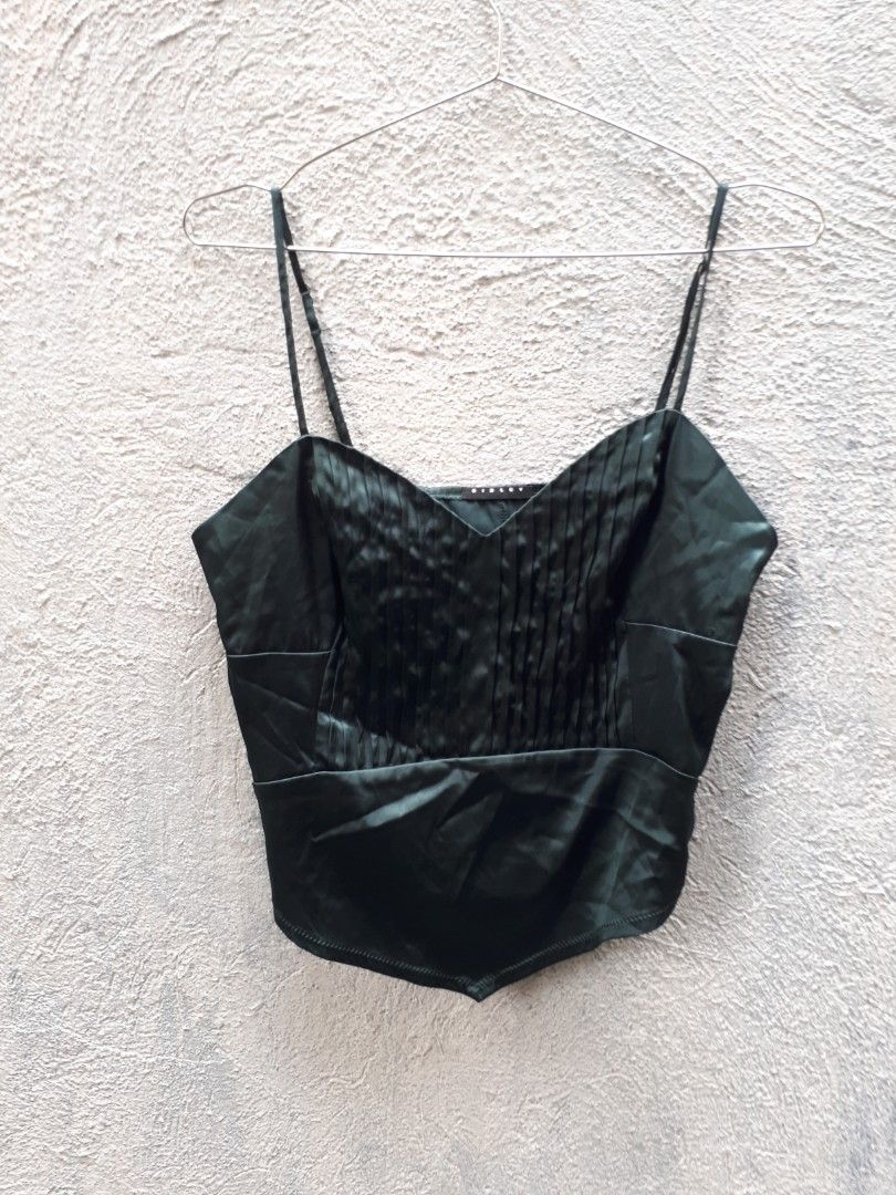 15x21 sisley spag strap top (Category: Sleeveless) located in Quezon City. Submitted by secretluxuryshop (Listing ID 1465792885, Image 1). Description: .