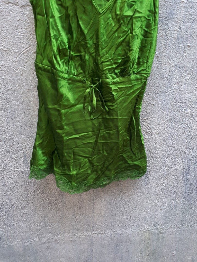 16x27 green silk top (Category: Sleeveless) located in Quezon City. Submitted by secretluxuryshop (Listing ID 1465802577, Image 2). Description: .