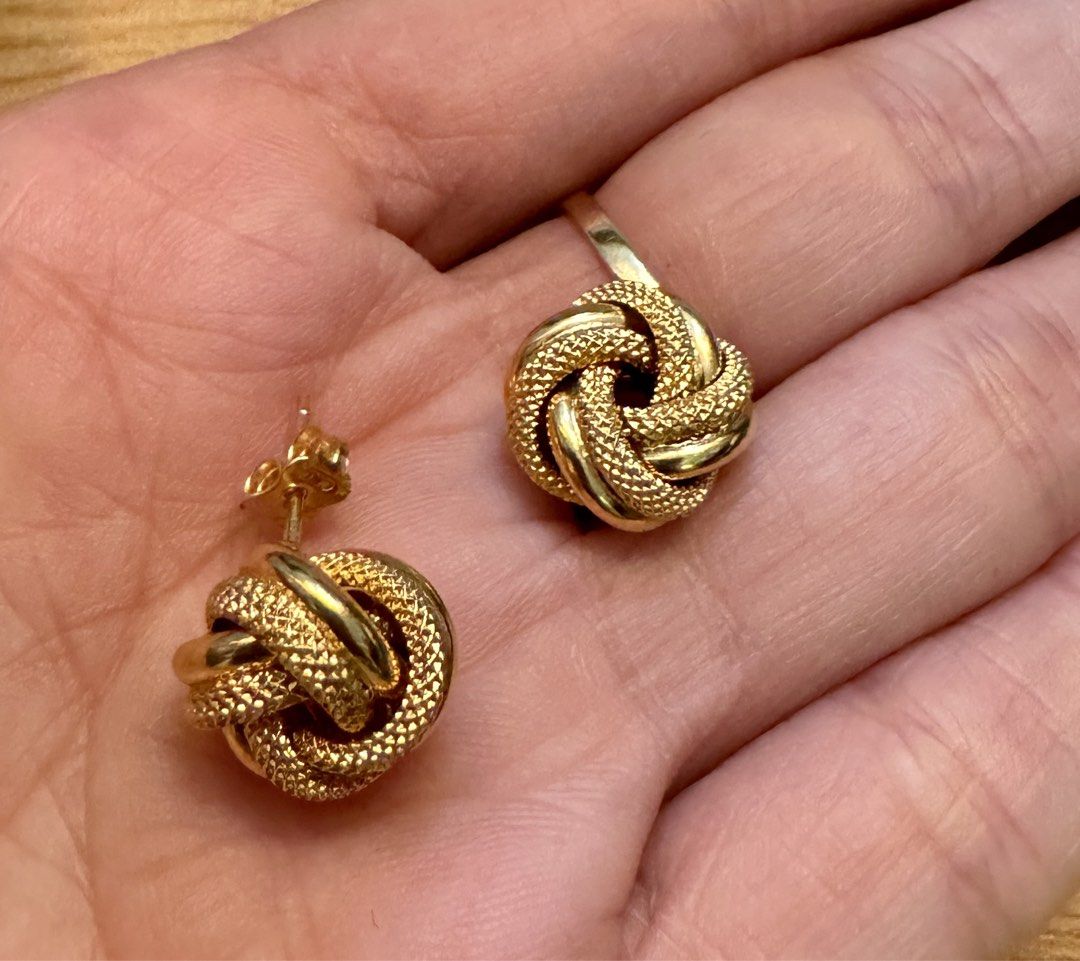 18k knot earrings 2.3grams (Category: Earrings) located in Manila. Submitted by annepalanioalfaro (Listing ID 1465822253, Image 3). Description: 2.3grams 18k saudi gold knot earrings 7500 per grams brandnew.