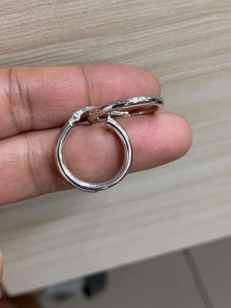 18k Saudi whitegold loop Earrings (Category: Earrings) located in Manila. Submitted by bhelgoldseller2ndaccount (Listing ID 1465949685, Image 3). Description: New!!✨New!!✨New!! Authentic 18k Saudi Golds 💯pawnable/naisasanla 💯with high appraisal rate 💯good investment 💯Direct supplier price 👉OPEN for resellers 🌺please take time to evaluate their actual sizes and grams 👉Best panggift for all occasions ✅ Sold per grams not per piece Kya lowest