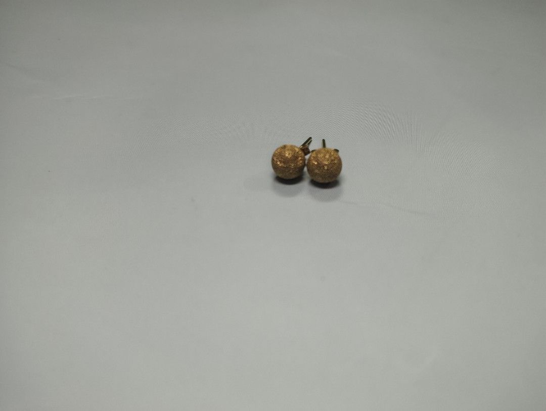 18k Vsl Round Gold Earrings (Category: Luxury Accessories) located in Manila. Submitted by john_eric28 (Listing ID 1465946104, Image 3). Description: 6,800 per gram 1.33grams brandnew like (Subasta Price 18k Solid Gold Earrings.