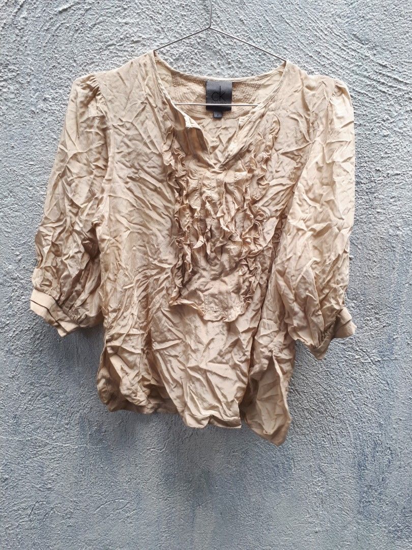 18x23 beige top ck brand (Category: Blouses) located in Quezon City. Submitted by secretluxuryshop (Listing ID 1465800052, Image 2). Description: .