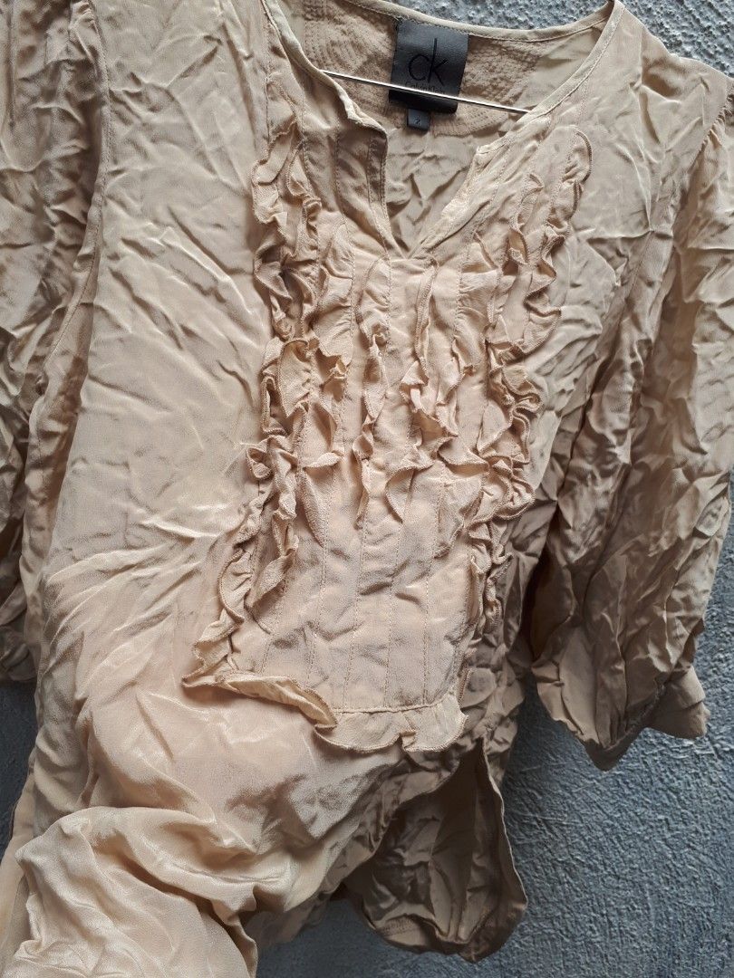 18x23 beige top ck brand (Category: Blouses) located in Quezon City. Submitted by secretluxuryshop (Listing ID 1465800052, Image 3). Description: .