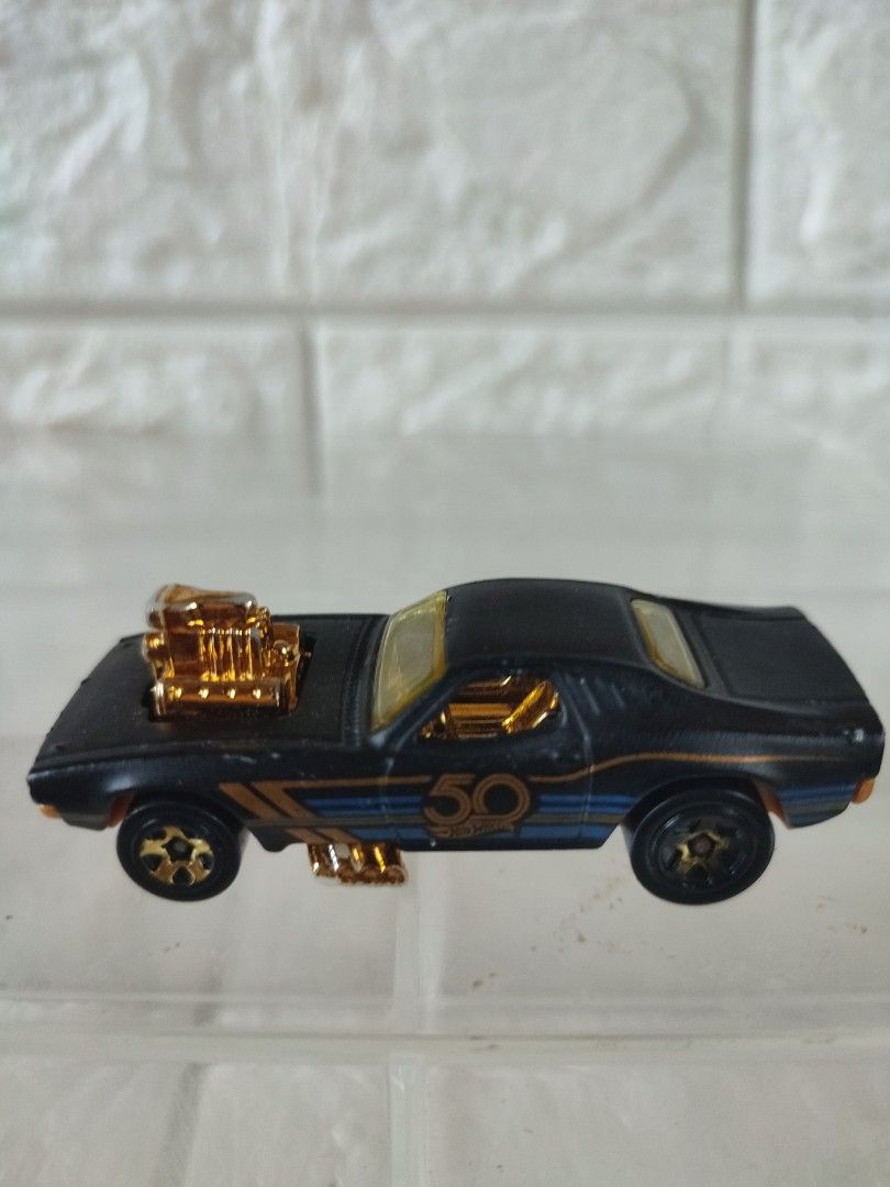 1970 Rodger dodger 50th anniversary loose (Category: Vehicle & Diecast Models) located in Narvacan. Submitted by jigger85 (Listing ID 1465776894, Image 1). Description: 93 percent condition paint chips bought in UK loc. ilocos sur can ship thru JNT or LBC.