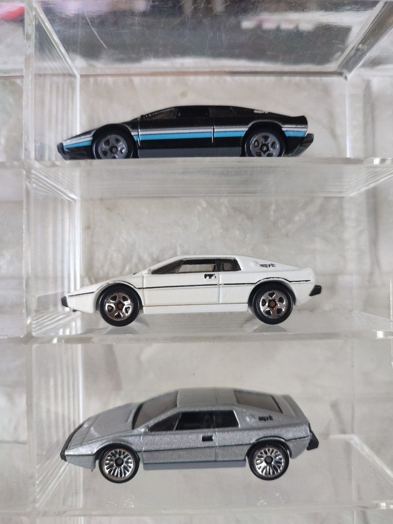 2014 lotus esprit s1 loose hotwheels (Category: Vehicle & Diecast Models) located in Narvacan. Submitted by jigger85 (Listing ID 1465765973, Image 1). Description: loose esprit s1 loose grey, white, black mint bought in UK 170 each 160 each if 2 150 each if 3.