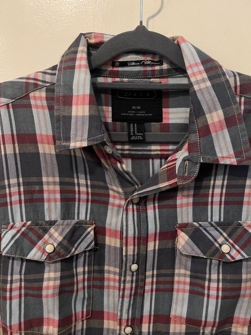 2/MEN Plaid Button-Up Shirt Medium [l9] (Category: Tshirts & Polo Shirts ) located in Pasig City. Submitted by awesamfinds (Listing ID 1465852549, Image 2). Description: - Brand: 21MEN - Size: Men's Medium (Regular Fit) - Color/Pattern: Grey, red, blue, and beige plaid checkered - Details: Snap buttons on front and two chest pockets, collared neck - Material: Comfortable cotton blend - Condition: Clean and ready to wear - Style: Classic casual, e