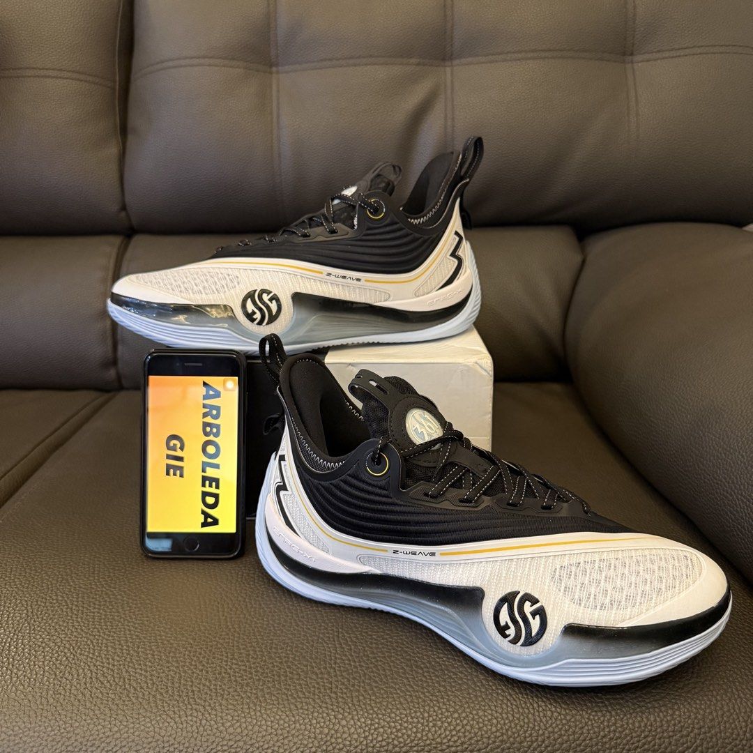 361 degrees AARON GORDON AG ZEN 6 (Category: Sneakers) located in Quezon City. Submitted by giearboleda (Listing ID 1465876184, Image 1). Description: 361 degrees AG ZEN 6 size: 8us mens 1,995php brandnew w box novaliches qc location.