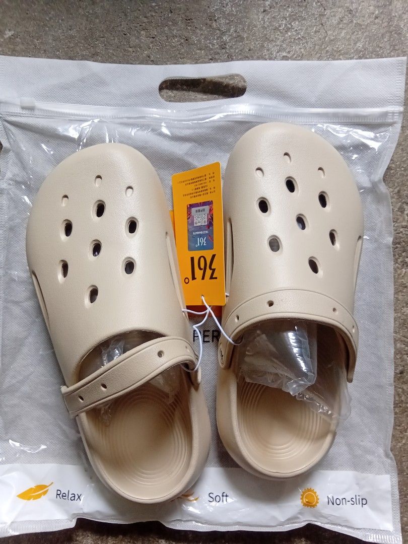 361 Degrees Clogs (Category: Slippers & Slides) located in Binangonan. Submitted by ohdievald38664 (Listing ID 1465785394, Image 1). Description: - Purchased on September 17, 2026 - From 361 Degrees Flagship Store - Fits Euro 42-43 - Brand-new - No issue. - RFS: Change plan. - Location: Binangonan, Rizal Message if interested..