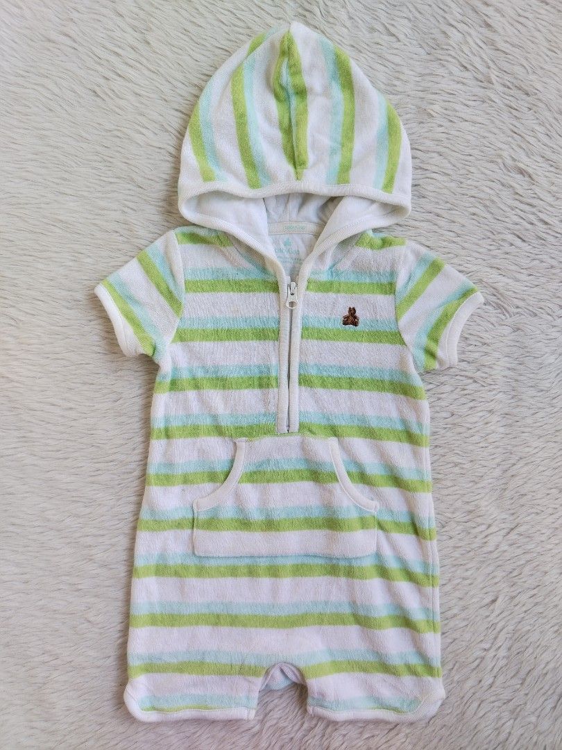 3-6M Baby Gap Romper (Category: Babies & Kids Fashion) located in Paranaque City. Submitted by closetbykimkirsten (Listing ID 1465822524, Image 1). Description: 🎀CANADA BOX🎀 ✨Condition: 8/10 ⚡W: 10/L: 16 & half inches 🪷Size: 3-6m 💸Price: P150(Non Negotiable) ♦️All Items are PRELOVED in good condition. ♦️Please do manage your expectations. ♦️WASH before USE ♦️BUY at your own RISK 🔥NO RETURN NO EXCHANGE POLICY🔥 ⛔BOGUS BUYER/JOY RESERVER will 