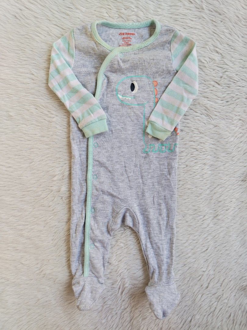 3-6M Joe Fresh Frogsuit (Category: Babies & Kids Fashion) located in Paranaque City. Submitted by closetbykimkirsten (Listing ID 1465821594, Image 1). Description: 🎀CANADA BOX🎀 ✨Condition: 8/10 ⚡W: 8 & half/L: 18 & halfinches 🪷Size: 3-6m 💸Price: P100(Non Negotiable) ♦️All Items are PRELOVED in good condition. ♦️Please do manage your expectations. ♦️WASH before USE ♦️BUY at your own RISK 🔥NO RETURN NO EXCHANGE POLICY🔥 ⛔BOGUS BUYER/JOY RESERV