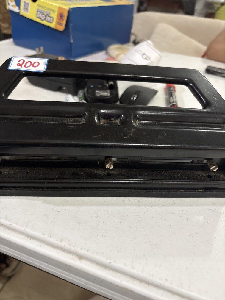 3-hole puncher (Category: Everything Else Others) located in Paranaque City. Submitted by shopofashopaholic (Listing ID 1465847102, Image 2). Description: Used but functions well.