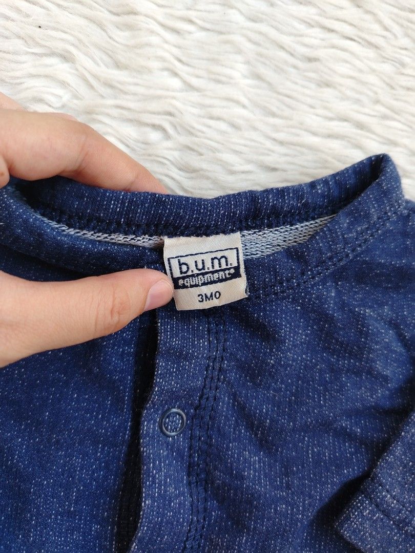 3M Bum Long Sleeve (Category: Babies & Kids Fashion) located in Paranaque City. Submitted by closetbykimkirsten (Listing ID 1465830178, Image 2). Description: 🎀CANADA BOX🎀 ✨Condition: 9/10 ⚡W: 9/L: 10 inches 🪷Size: 3m 💸Price: P120(Non Negotiable) ♦️All Items are PRELOVED in good condition. ♦️Please do manage your expectations. ♦️WASH before USE ♦️BUY at your own RISK 🔥NO RETURN NO EXCHANGE POLICY🔥 ⛔BOGUS BUYER/JOY RESERVER will be posted in