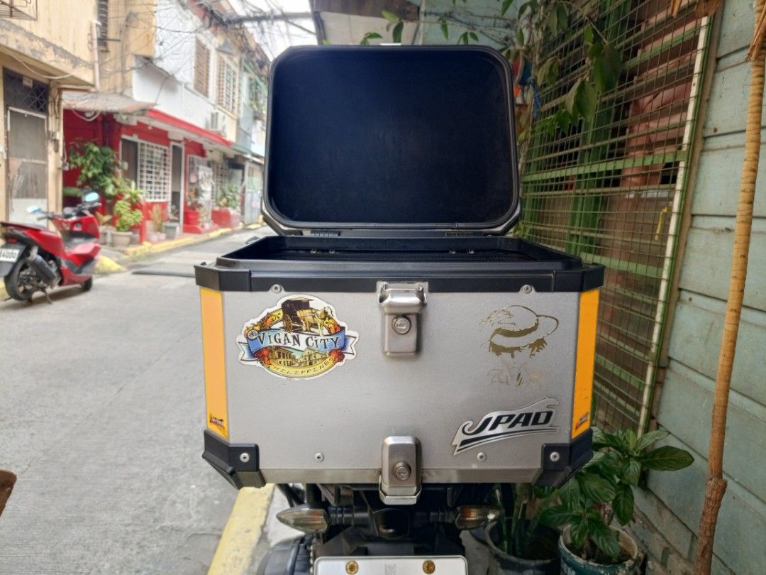 45L JPad Alloy Topbox (Category: Other Motorcycles Parts and Accessories) located in Manila. Submitted by jinhyung (Listing ID 1465767045, Image 1). Description: 45L Alloy Top box with customized heavy bracket FOR AEROX VERSION 1 with stainless bolts. Selling for 5,500 only slightly negotiable Manila Area.