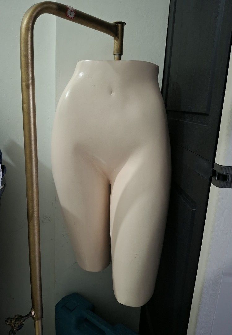 4IN1 hanging Hip MANNEQUIN (Category: Undergarments & Loungewear) located in Meycauayan. Submitted by ukaye_finds (Listing ID 1465760919, Image 1). Description: No issue Pick-uo Or Lalamove rfs: dina nagagamit.