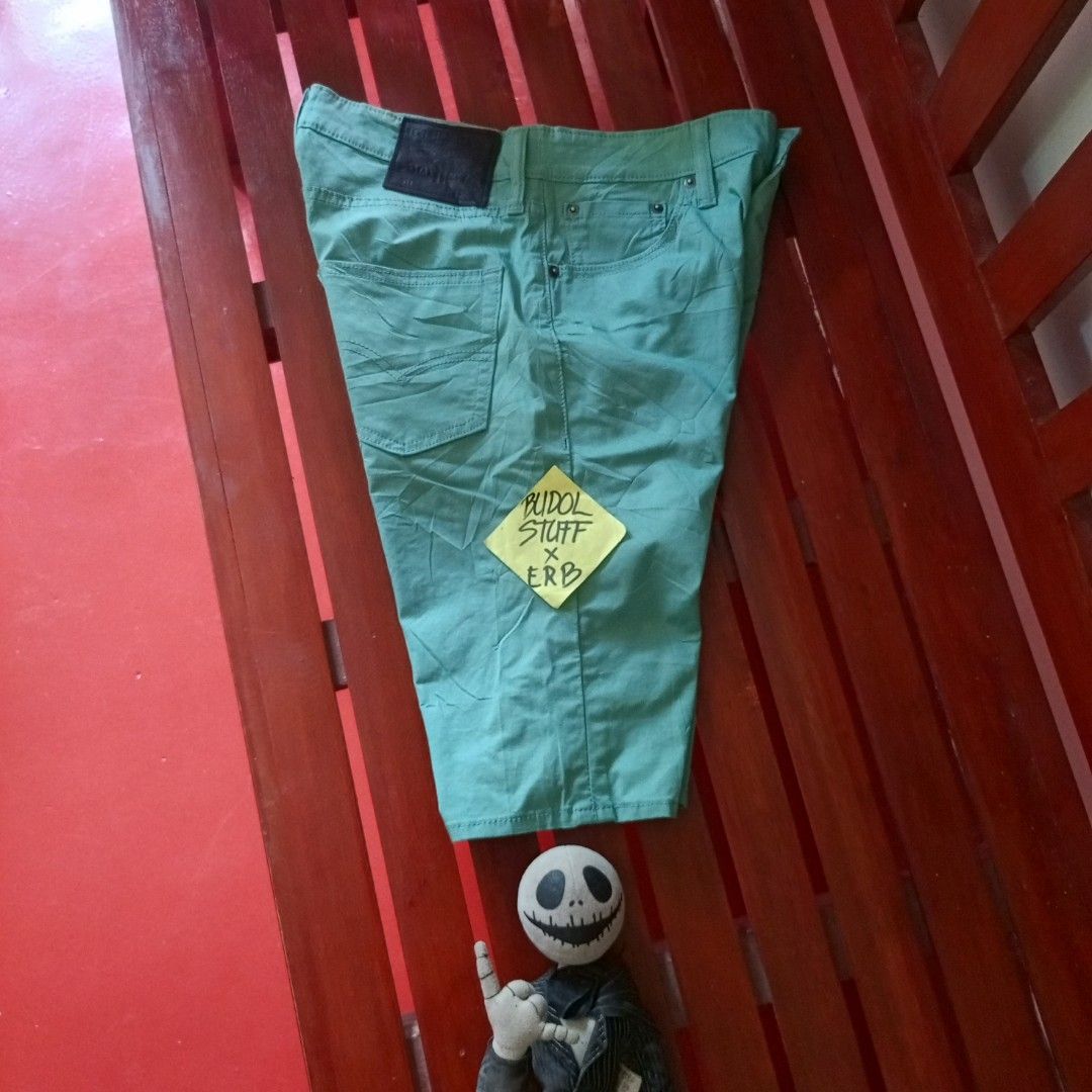 511 Levi's Green Denim Shorts leather Patch (Category: Activewear) located in Naga. Submitted by ErbsXBudolstuff (Listing ID 1465800409, Image 1). Description: Dm PHP 680 Levi's 511 leather Patch legit Size 30 Length 20½inc Excellent Condition Minor issue yellow stain not Visible.