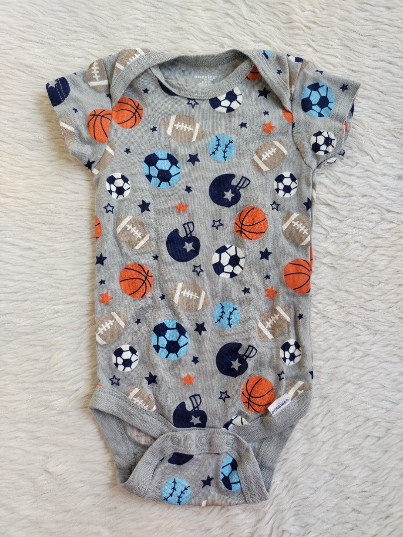 6-9M Onesie (Category: Babies & Kids Fashion) located in Paranaque City. Submitted by closetbykimkirsten (Listing ID 1465823577, Image 1). Description: 🎀CANADA BOX🎀 ✨Condition: 9/10 ⚡W: 7 & half /L: 14 & half inches 🪷Size: 6-9m 💸Price: P99(Non Negotiable) ♦️All Items are PRELOVED in good condition. ♦️Please do manage your expectations. ♦️WASH before USE ♦️BUY at your own RISK 🔥NO RETURN NO EXCHANGE POLICY🔥 ⛔BOGUS BUYER/JOY RESERVER will be 
