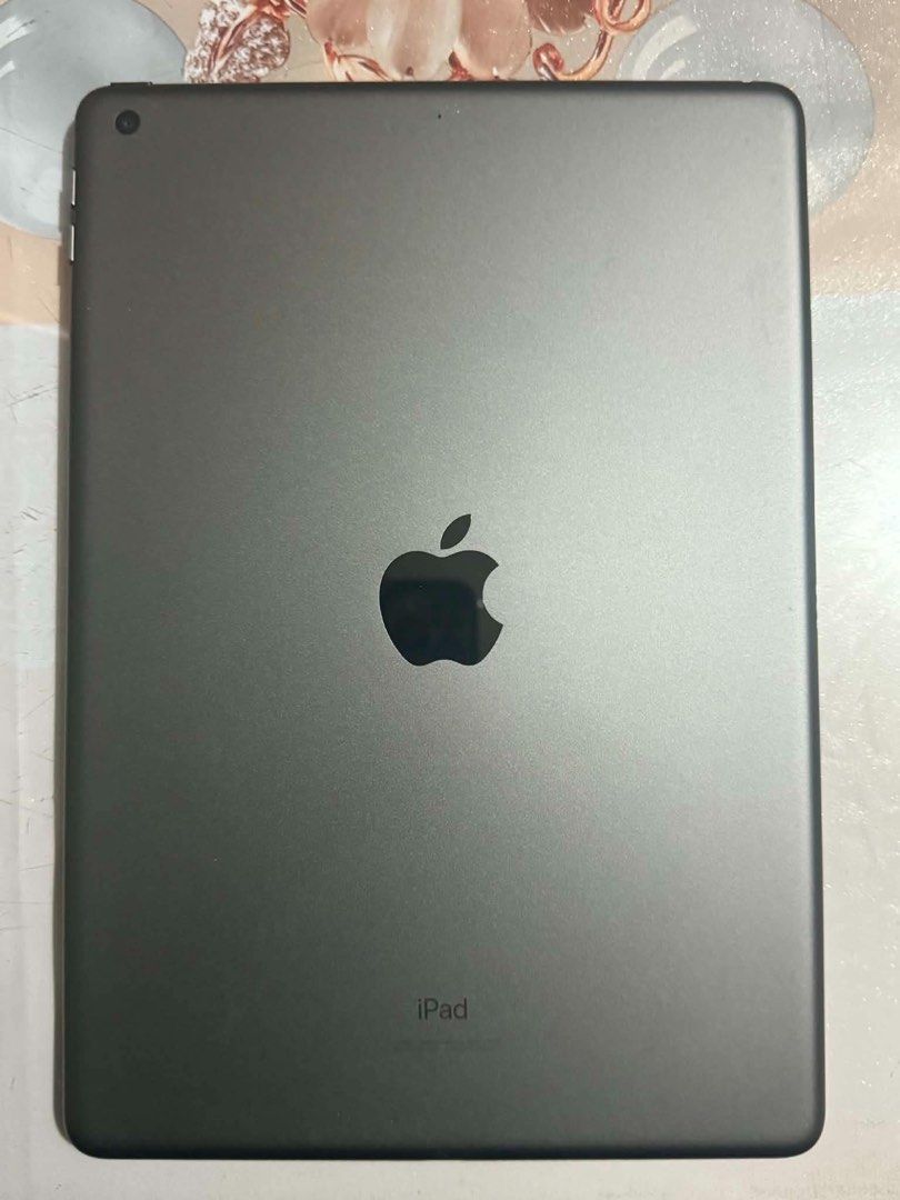 📱 iPad 9th Gen (256GB) – Space Gray (Category: iPad) located in Rizal. Submitted by lovebug.doudou (Listing ID 1465823095, Image 1). Description: 💰 Price: ₱14,500 (negotiable) ✨ Details: • Model: iPad 9th Generation (2021) • Storage: 256GB • Color: Space Gray • Display: 10.2-inch Retina • Chip: A13 Bionic • Camera: 8MP rear / 12MP front (with Center Stage) 📌 Condition: • 9/10 – minimal scratches • Battery health still good / lasts long 🎁 Add-