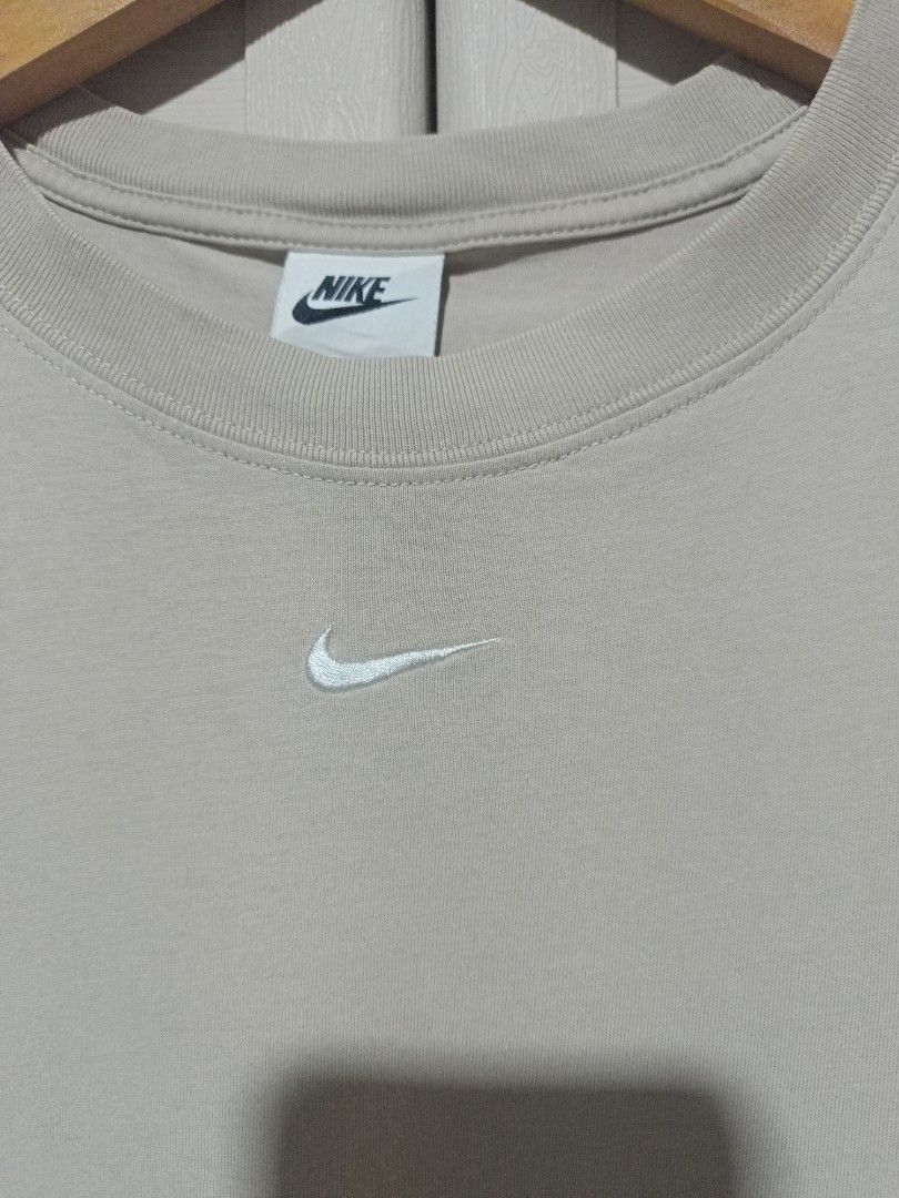 ✅ NIKE MIDSWOOSH Tee (Category: Tshirts & Polo Shirts ) located in Palo. Submitted by getupandglow (Listing ID 1465902549, Image 2). Description: ✅ NIKE MIDSWOOSH Tee Size: Medium Dimes: 20x26.5 Issue: None Condition: Very Good Colorate: 9.5/10 Price: 500 only + sf 📍 Location: LEYTE MODE OF PAYMENT 💳 GCash (Payment 1st) | ✈️ J&T 📩 MAKE OFFER nalang if interested..