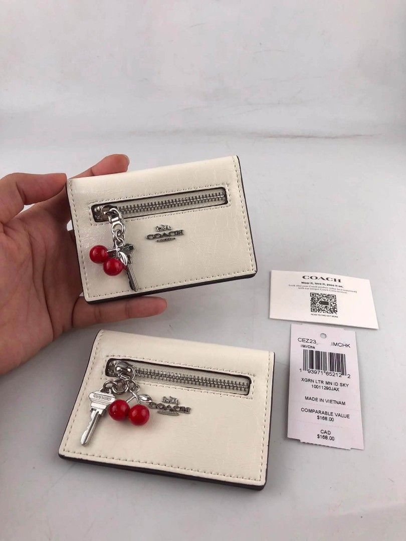 ☘️ Wallet/Cardcase (Category: Wallets & Card holders) located in Manila. Submitted by shan_kenz (Listing ID 1465802150, Image 2). Description: ☘️ Wallet/Cardcase P1,100 Actual Photo Plus SF.