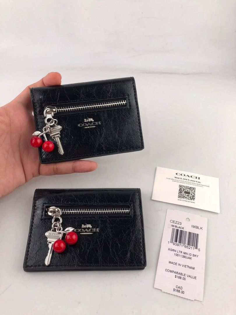 ☘️ Wallet/Cardcase (Category: Wallets & Card holders) located in Manila. Submitted by shan_kenz (Listing ID 1465802395, Image 1). Description: ☘️ Wallet/Cardcase P1,100 Actual Photo Plus SF.