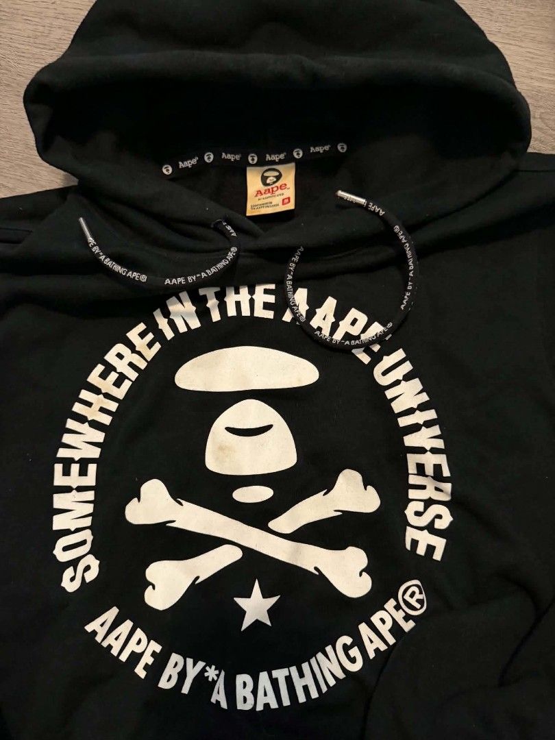 Aape a bathing ape hoodie (Category: Coats, Jackets and Outerwear) located in General Trias. Submitted by hungariancheesecake (Listing ID 1465807536, Image 3). Description: Medium.