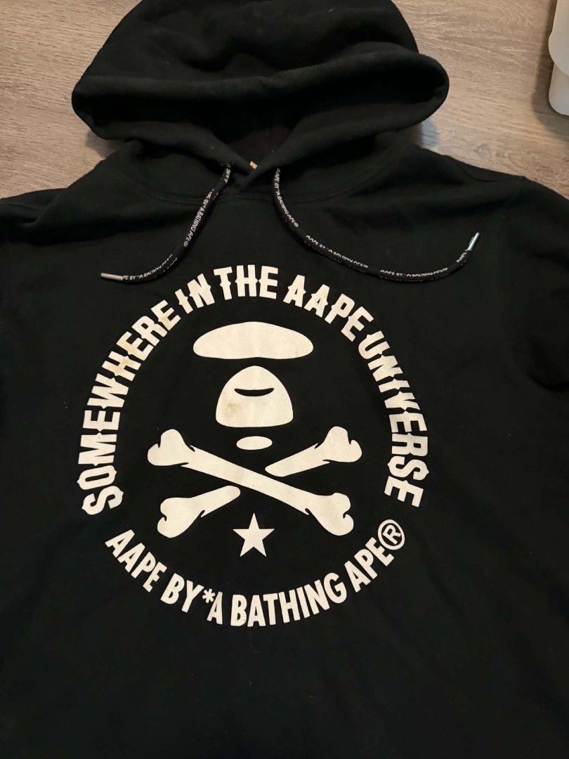 Aape a bathing ape hoodie (Category: Coats, Jackets and Outerwear) located in General Trias. Submitted by hungariancheesecake (Listing ID 1465807536, Image 1). Description: Medium.