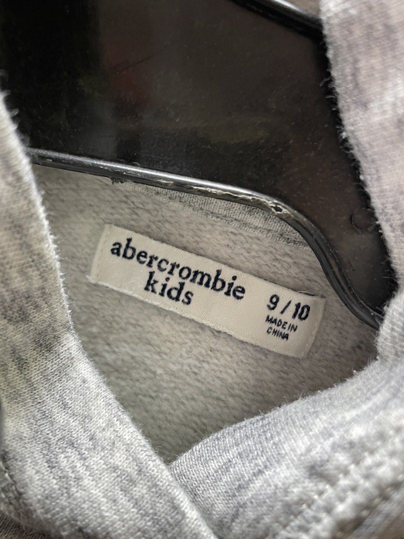 Abercrombie hoodie (Category: Babies & Kids Fashion) located in Lucena. Submitted by riyizthriftz (Listing ID 1465953040, Image 3). Description: Abercrombie hoodie Can fit small adult Good condition Color rate 9/10 .
