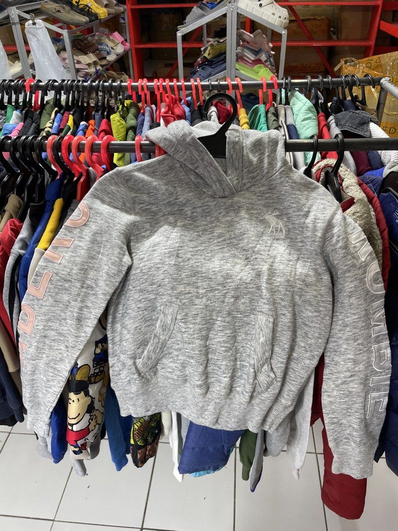 Abercrombie hoodie (Category: Babies & Kids Fashion) located in Lucena. Submitted by riyizthriftz (Listing ID 1465953040, Image 1). Description: Abercrombie hoodie Can fit small adult Good condition Color rate 9/10 .